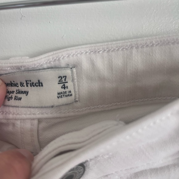 Abercrombie & Fitch White Jeans. “The Super Skinny High Rise”. SZ 27/4R - Picture 11 of 11